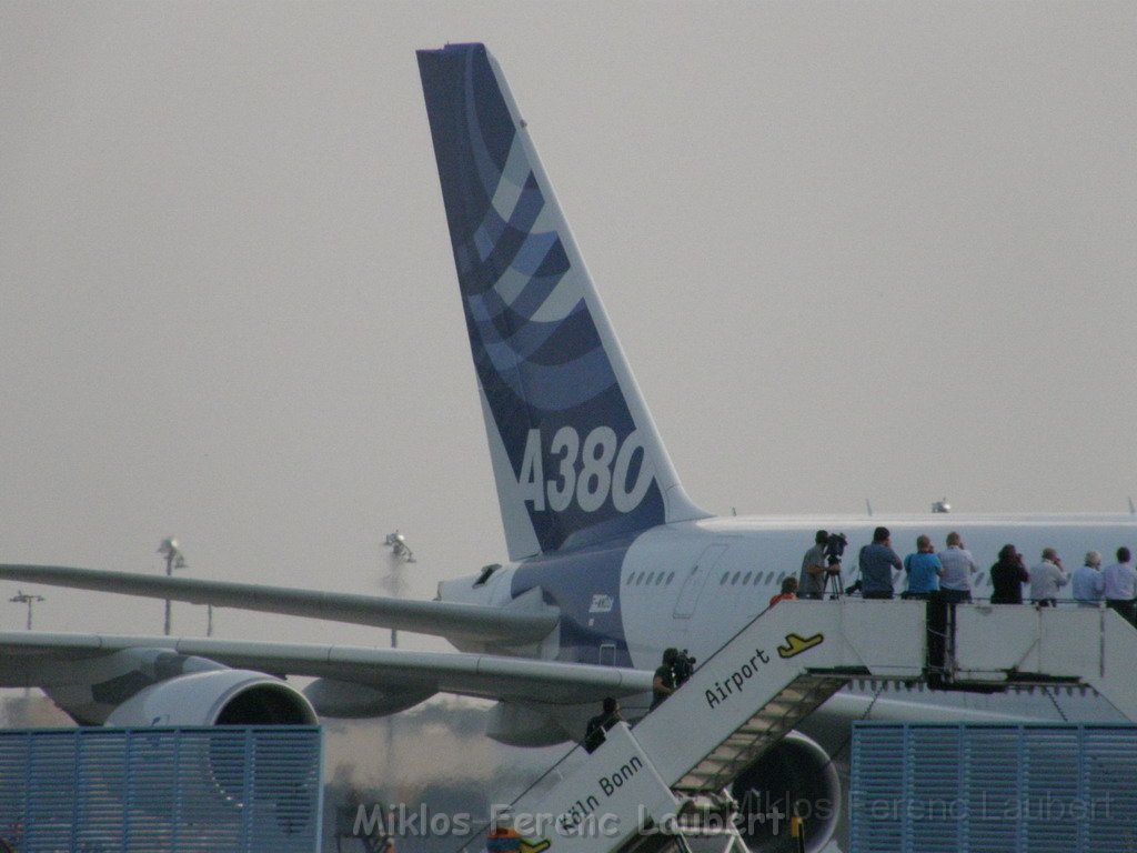 Warten auf den Airbus 380 Koeln Bonn P333.JPG